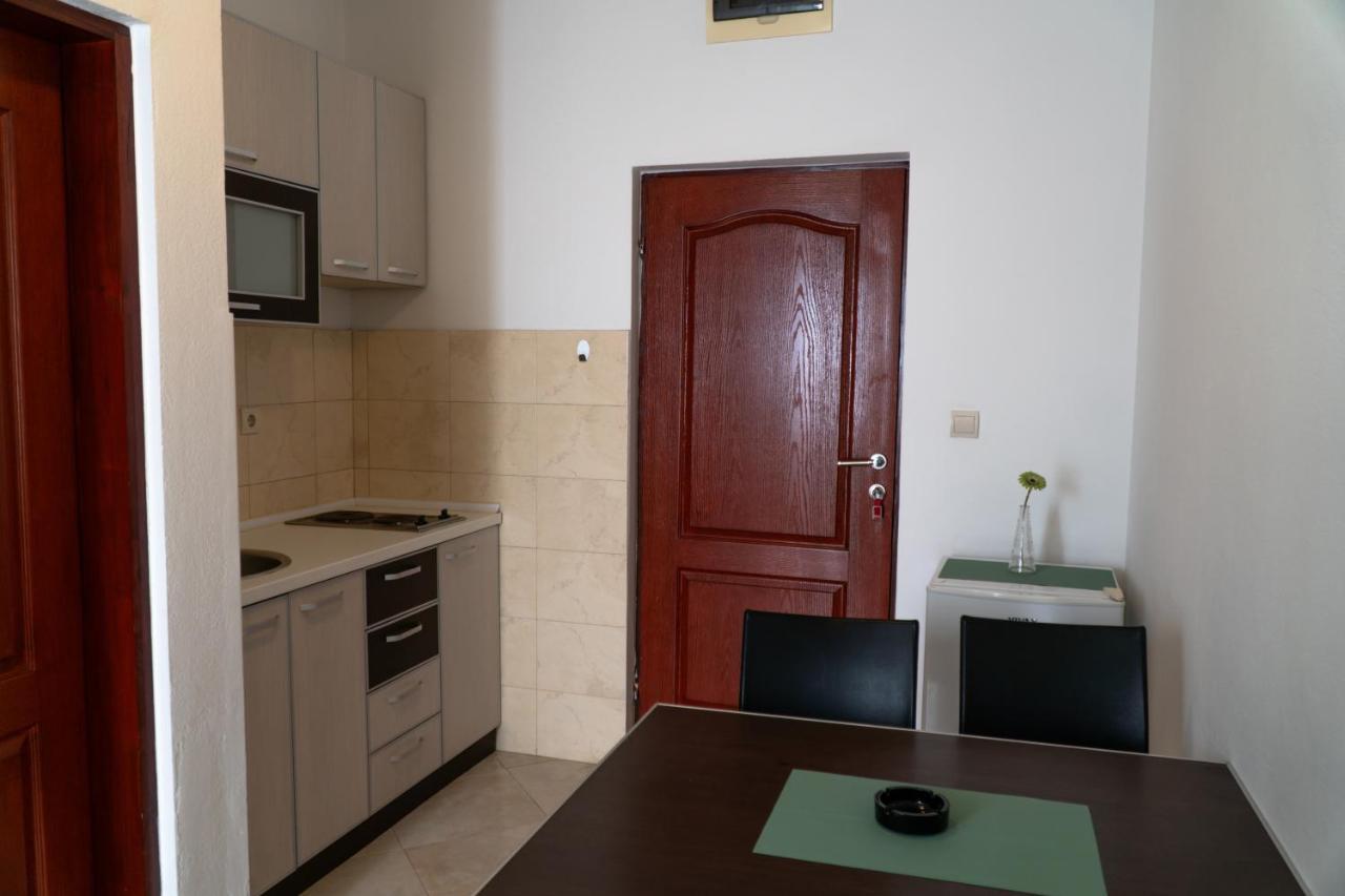 Apartments Stari Ribar บุดวา ภายนอก รูปภาพ